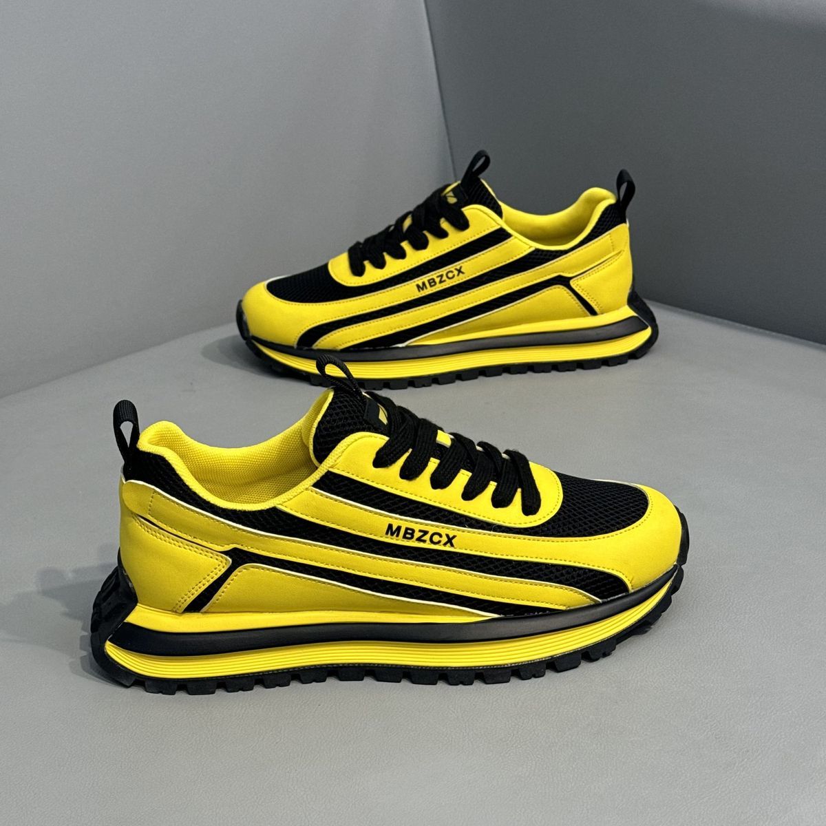 Badminton Shoes - Sepatu Lari Olahraga Pria Berbahan Mesh